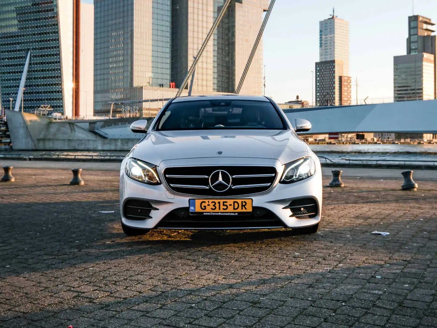 Mercedes-Benz E 200 Mercedes-Benz E-Klasse E200 197pk 9G-TRONIC 2019 Grijs - 2