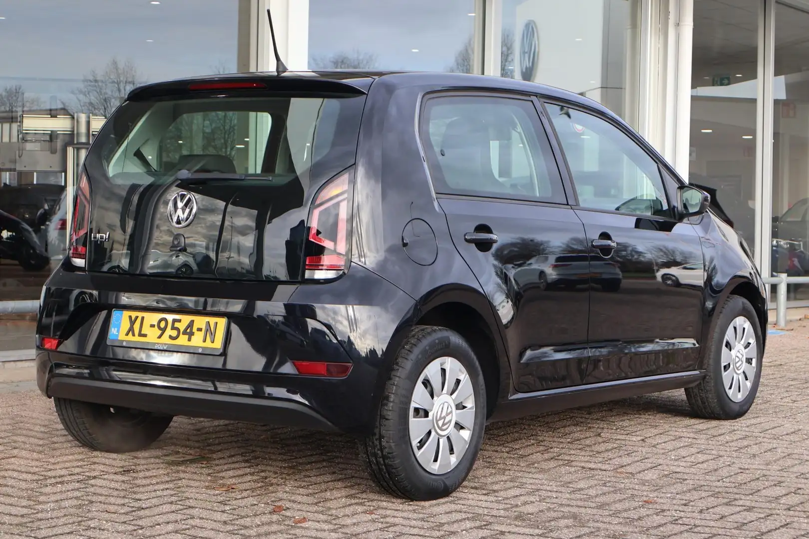 Volkswagen up! 1.0 60pk Move up! | Bluetooth Telefoon | Airco | D Noir - 2