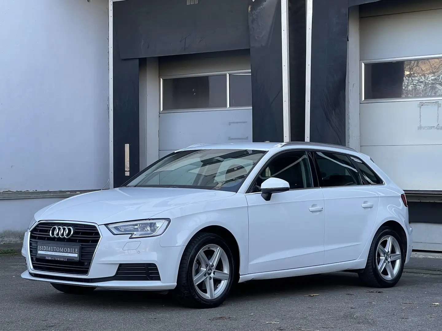 Audi A3 Ultra TFSI Xenon Navi VirtuellCockpit Tempomat Weiß - 2