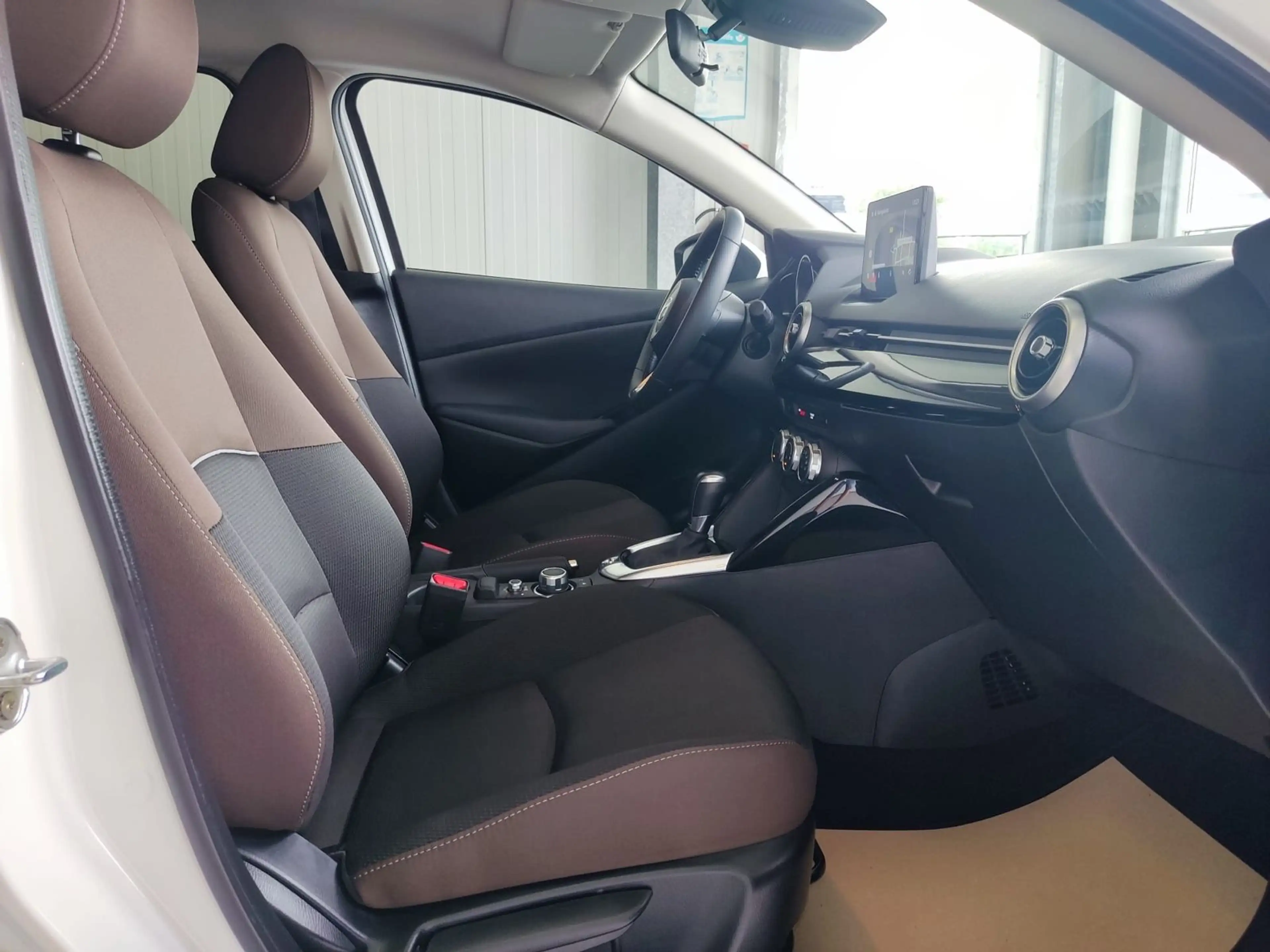 Mazda 2 SKYACTIV-G90 ***LED+NAVI+AUTOMATIK+PDC*** — photo 14