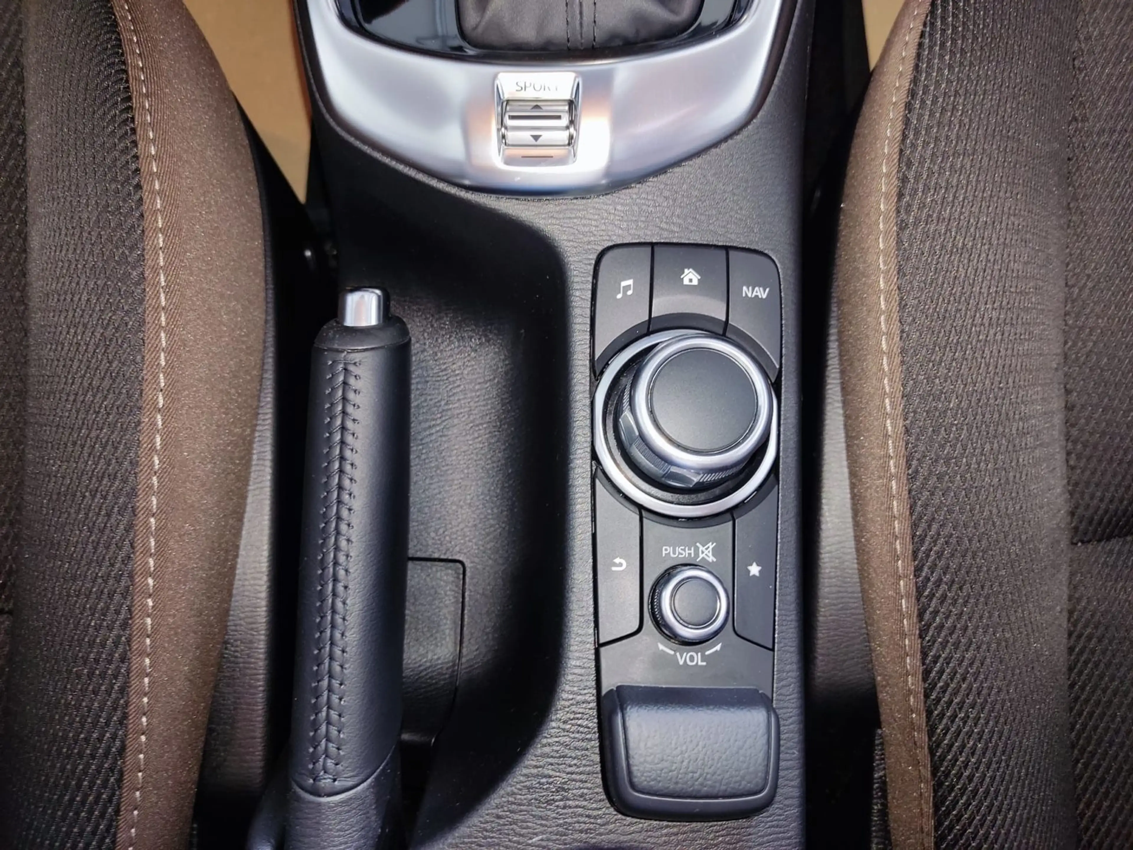 Mazda 2 SKYACTIV-G90 ***LED+NAVI+AUTOMATIK+PDC*** — photo 22