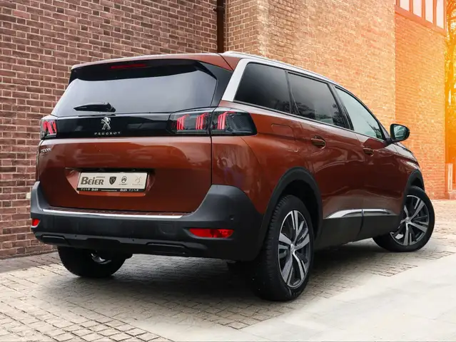 Peugeot 5008 view 4