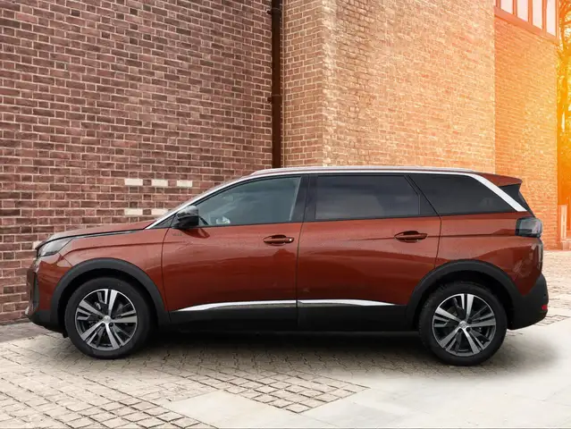 Peugeot 5008 view 3