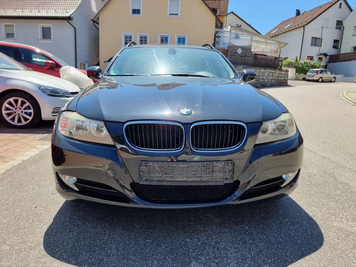 BMW 318 i Touring Edition Lifestyle AHK+SITZHZ+8-FACH Zwart - 2