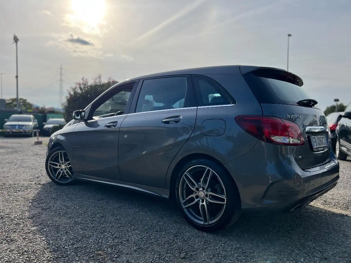 Mercedes-Benz B 200 d (cdi) Premium Grau - 2