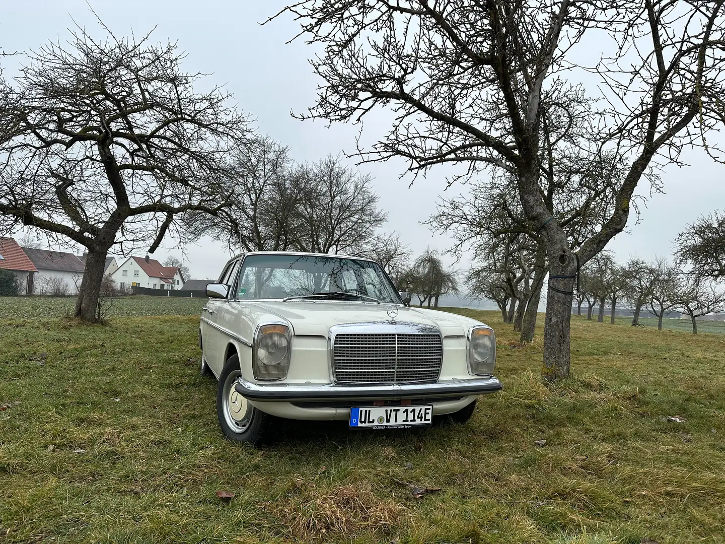 Mercedes-Benz W 114/115 Strich-Acht 230/8 bijela - 2