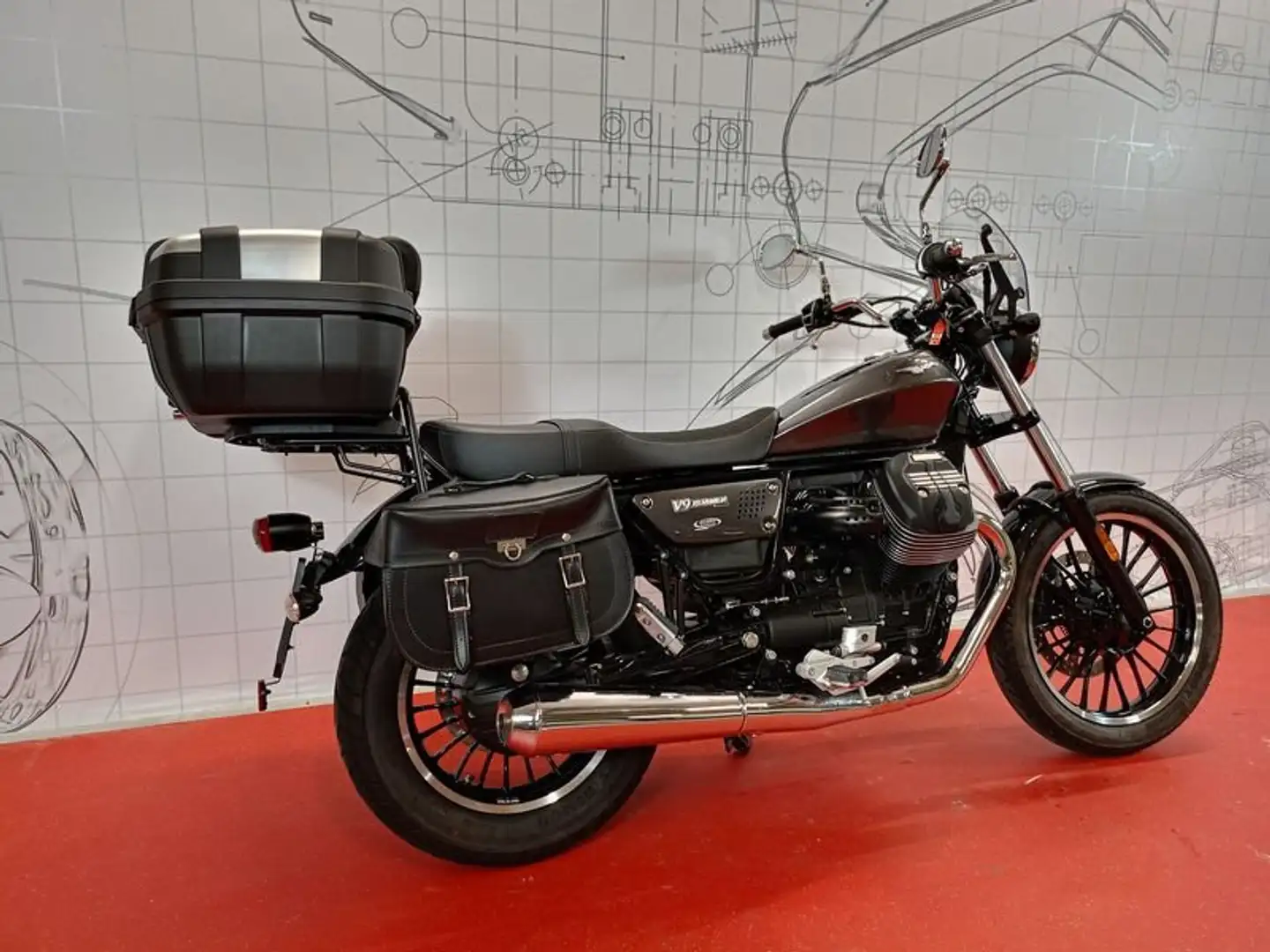Moto Guzzi V 9 MOTOGUZZI V9 ROAMER - 2