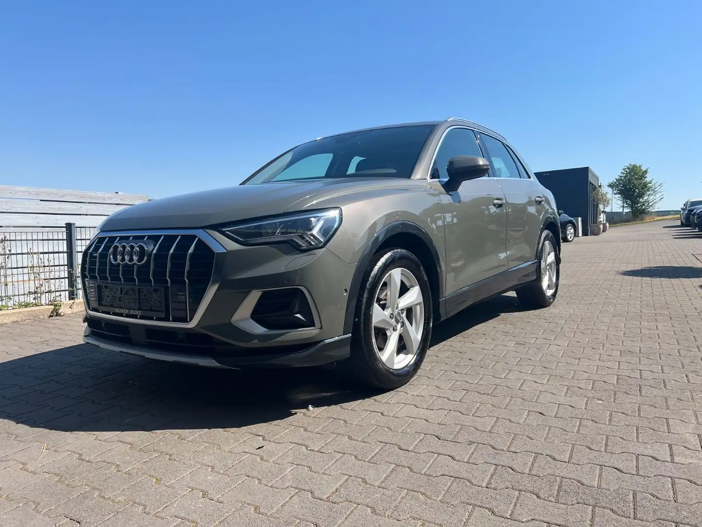 Audi Q3 35 TDI quattro advanced Pano AHK LED e Klappe Grau - 1