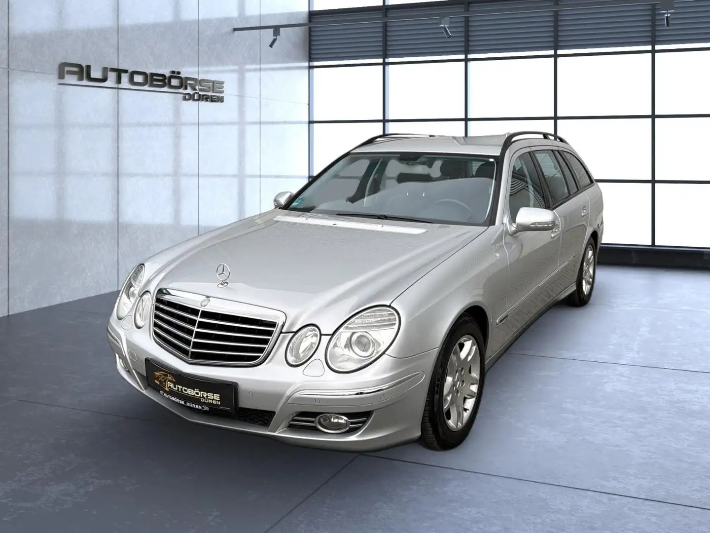 Mercedes-Benz E 200 T-Modell Navi/SHZ/PDC/Automatik Silber - 2