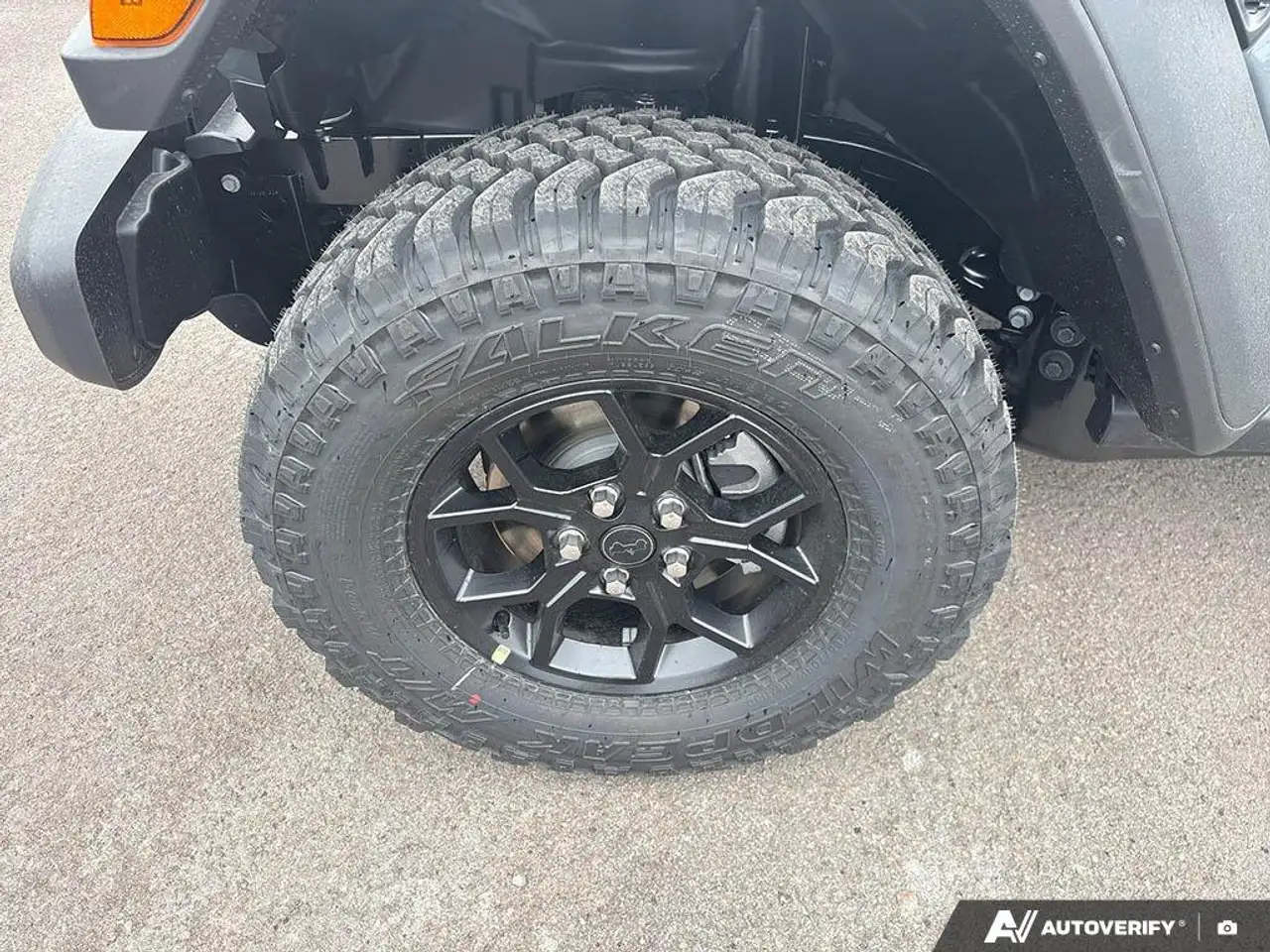 Jeep Wrangler снимка Jeep Wrangler