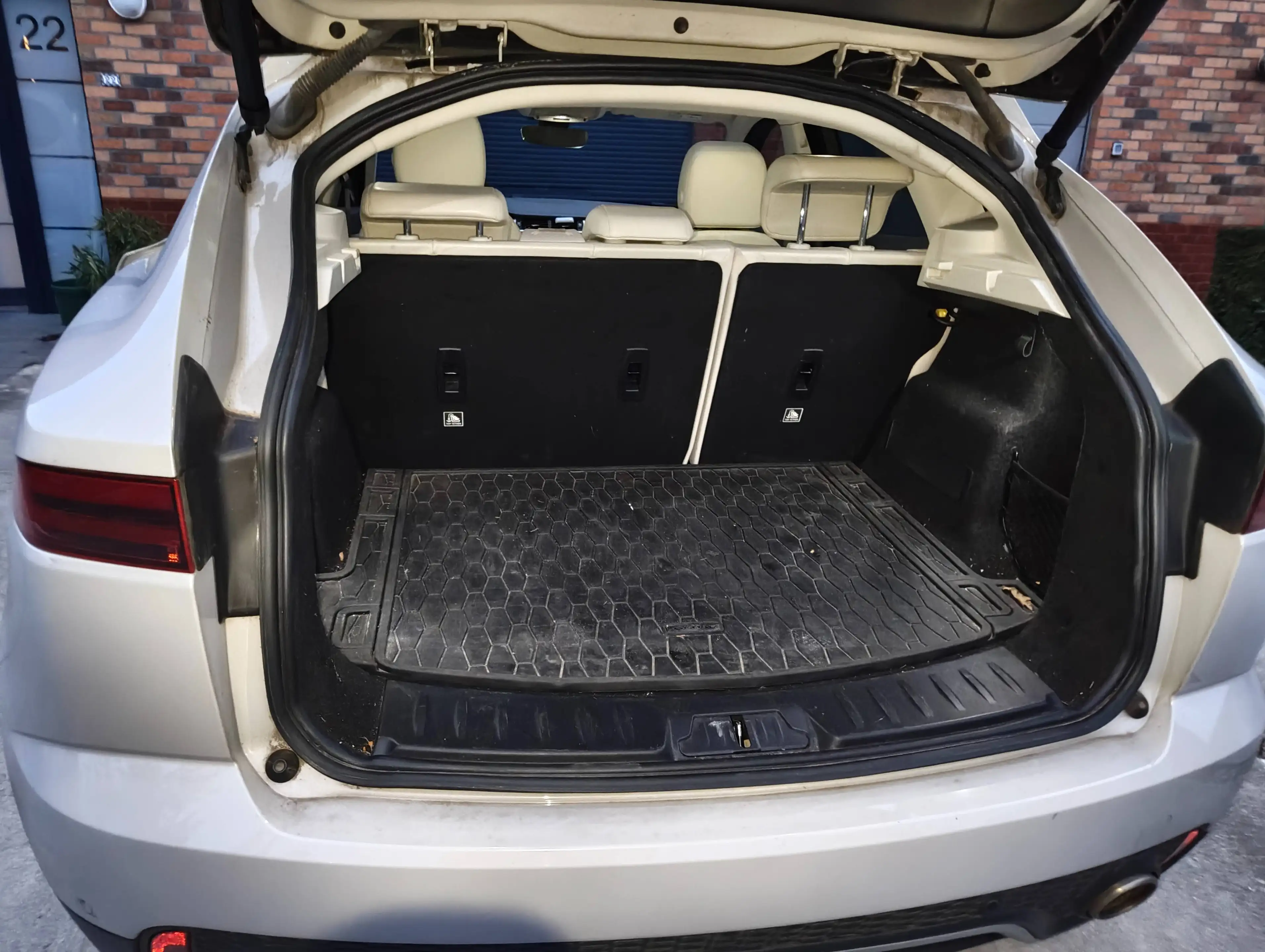 Jaguar E-Pace E-Pace 2.0 D 110kw/150 pk automaat, leder, panodak — photo 11
