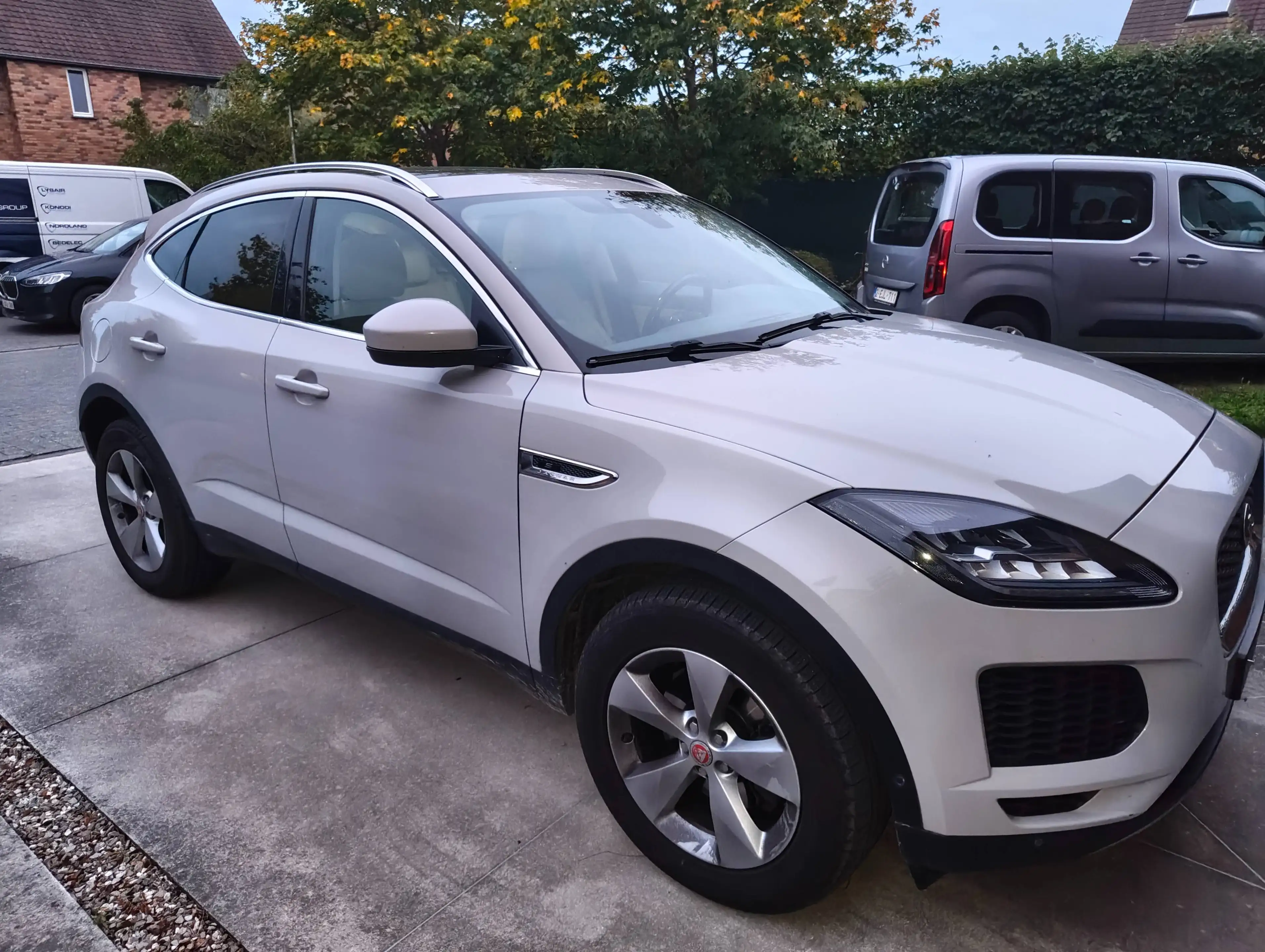 Jaguar E-Pace E-Pace 2.0 D 110kw/150 pk automaat, leder, panodak — photo 3