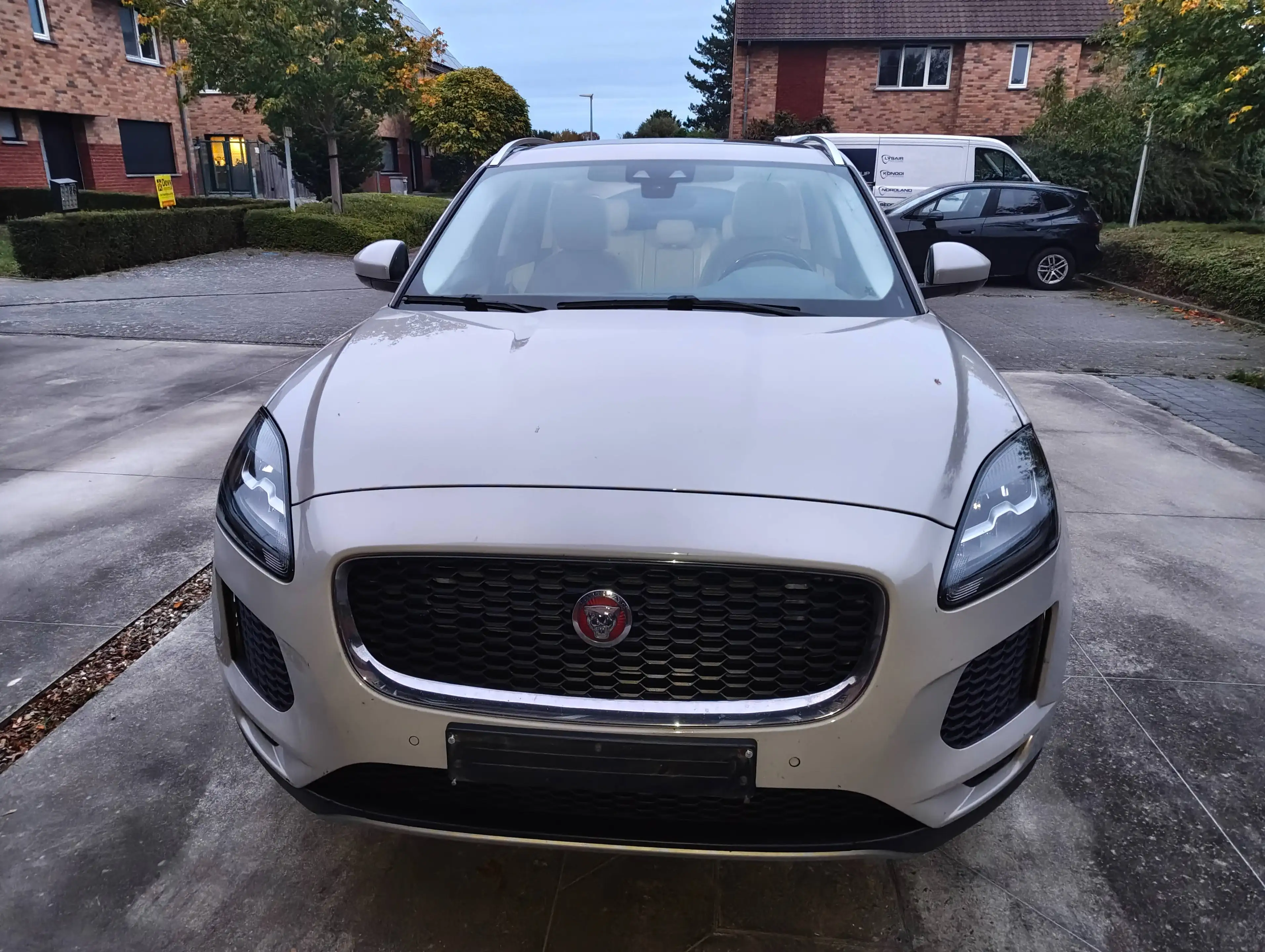 Jaguar E-Pace E-Pace 2.0 D 110kw/150 pk automaat, leder, panodak — photo 2