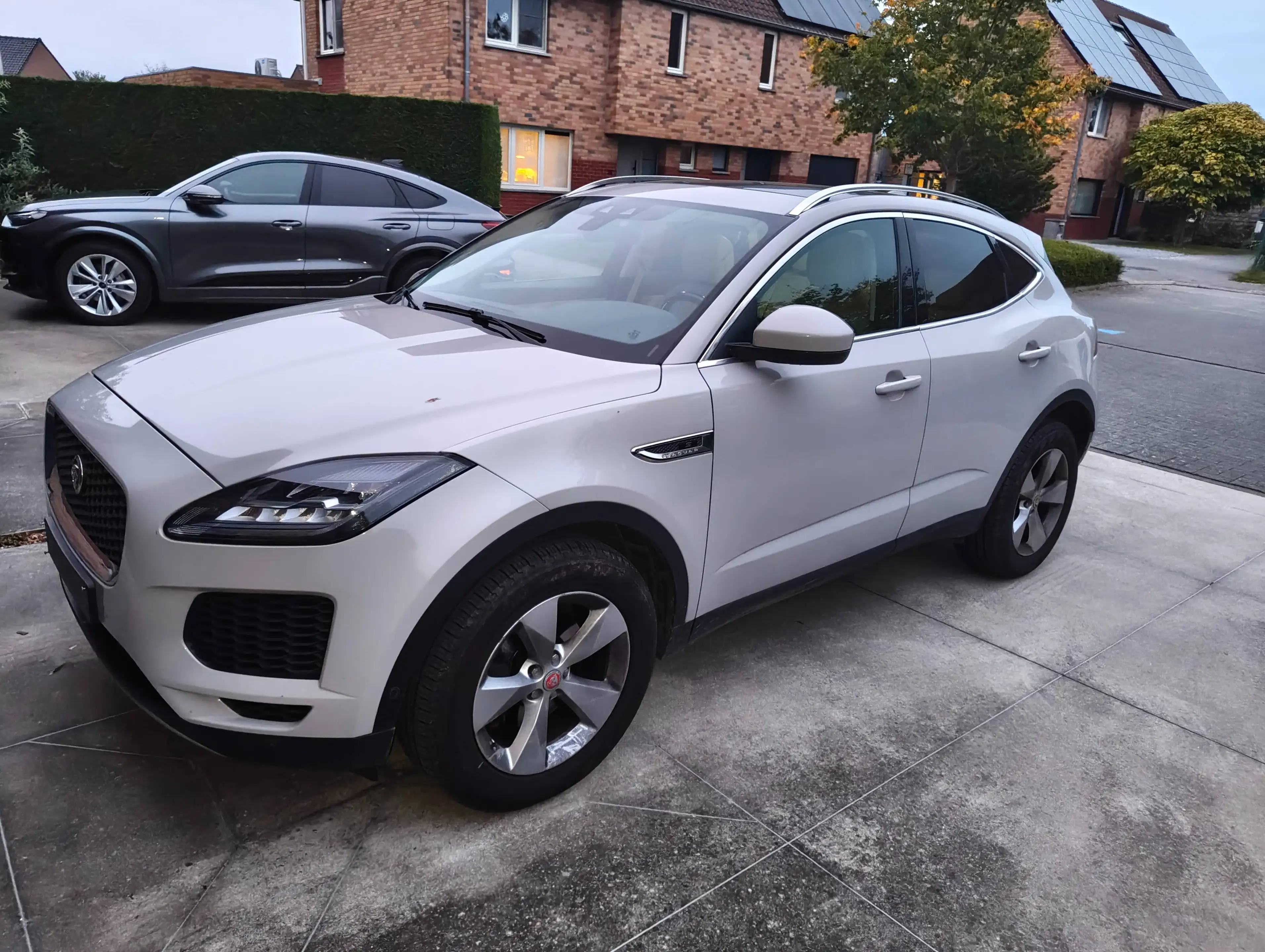 Jaguar E-Pace E-Pace 2.0 D 110kw/150 pk automaat, leder, panodak