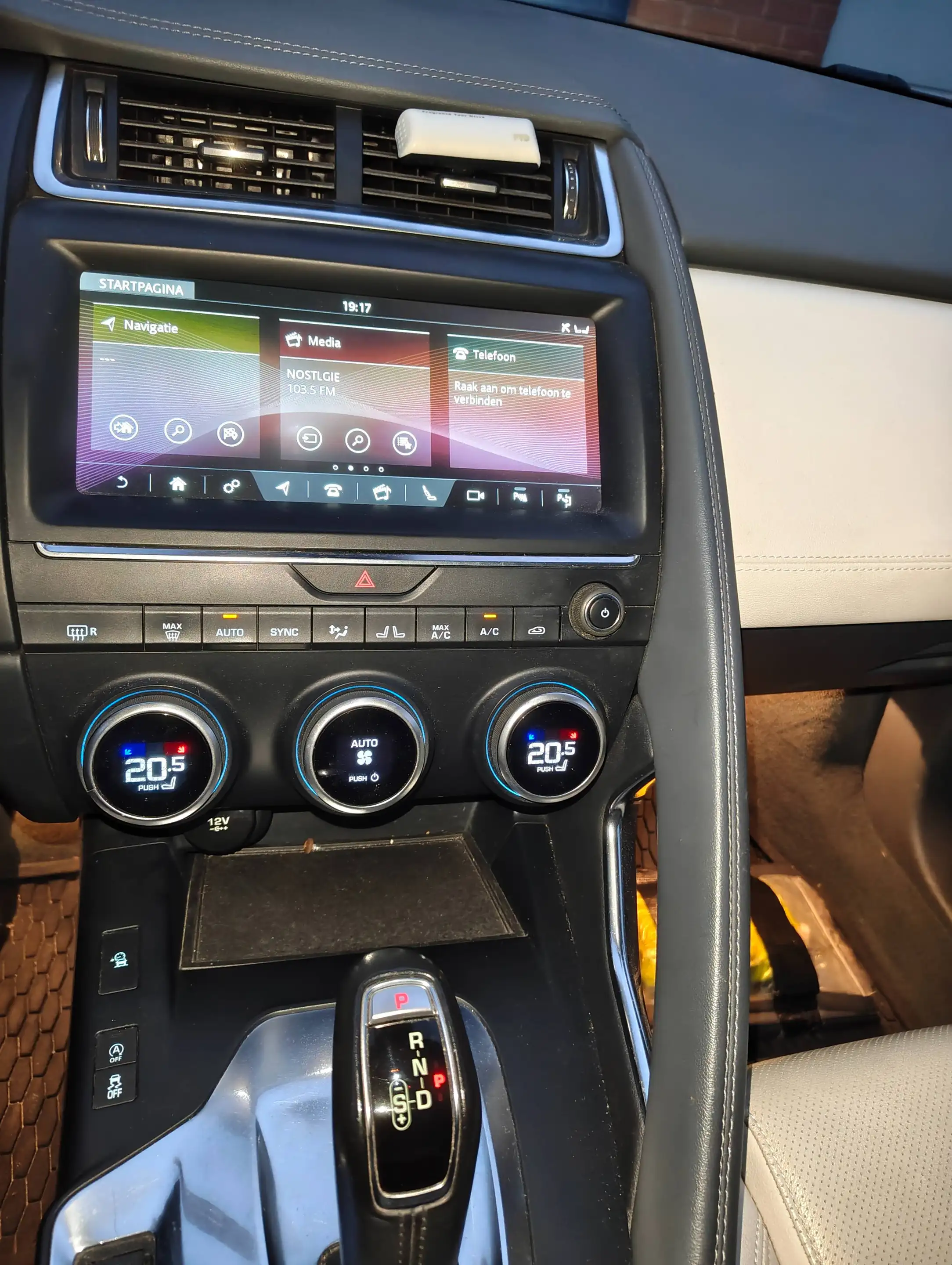 Jaguar E-Pace E-Pace 2.0 D 110kw/150 pk automaat, leder, panodak — photo 6