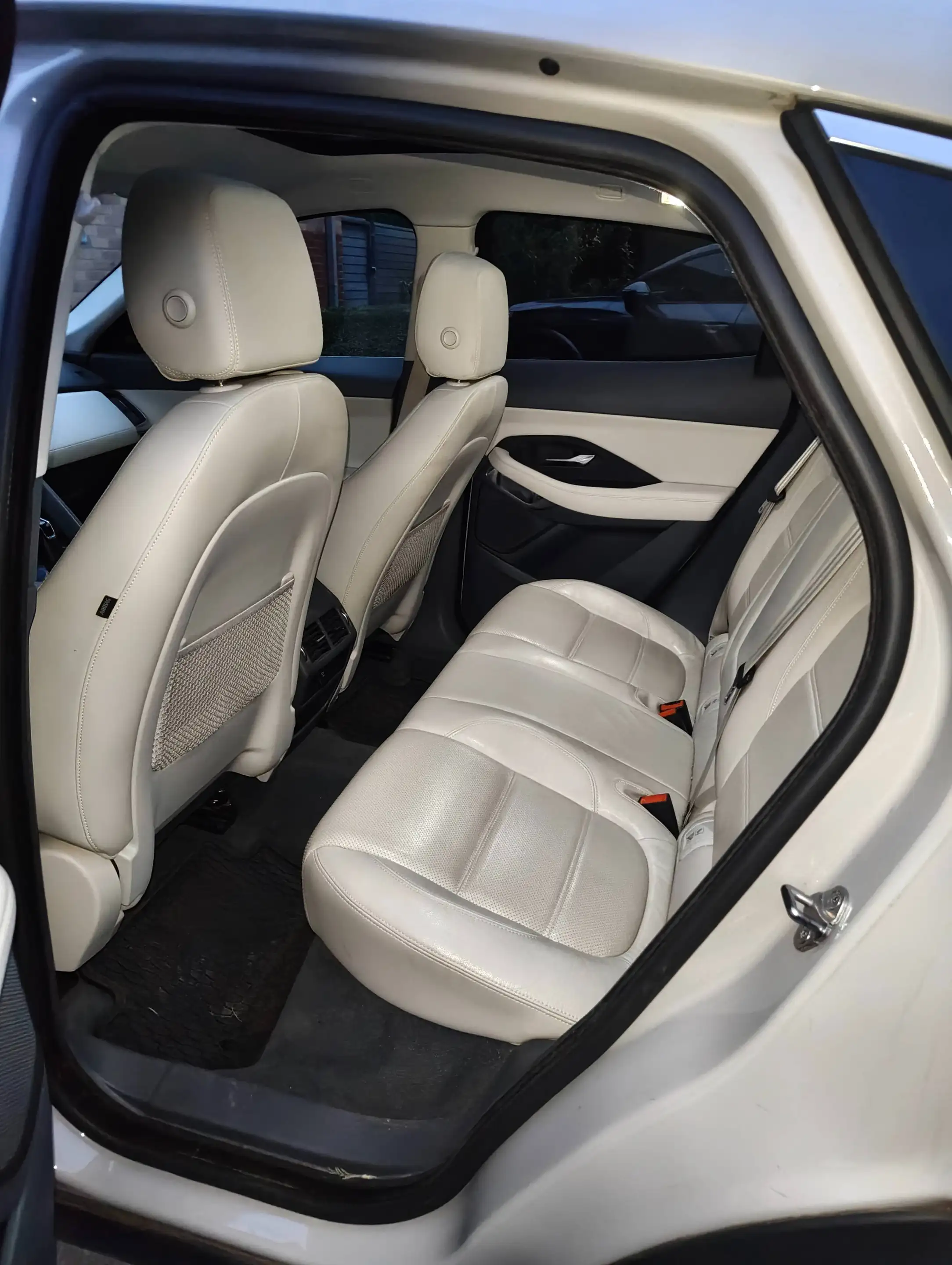 Jaguar E-Pace E-Pace 2.0 D 110kw/150 pk automaat, leder, panodak — photo 10