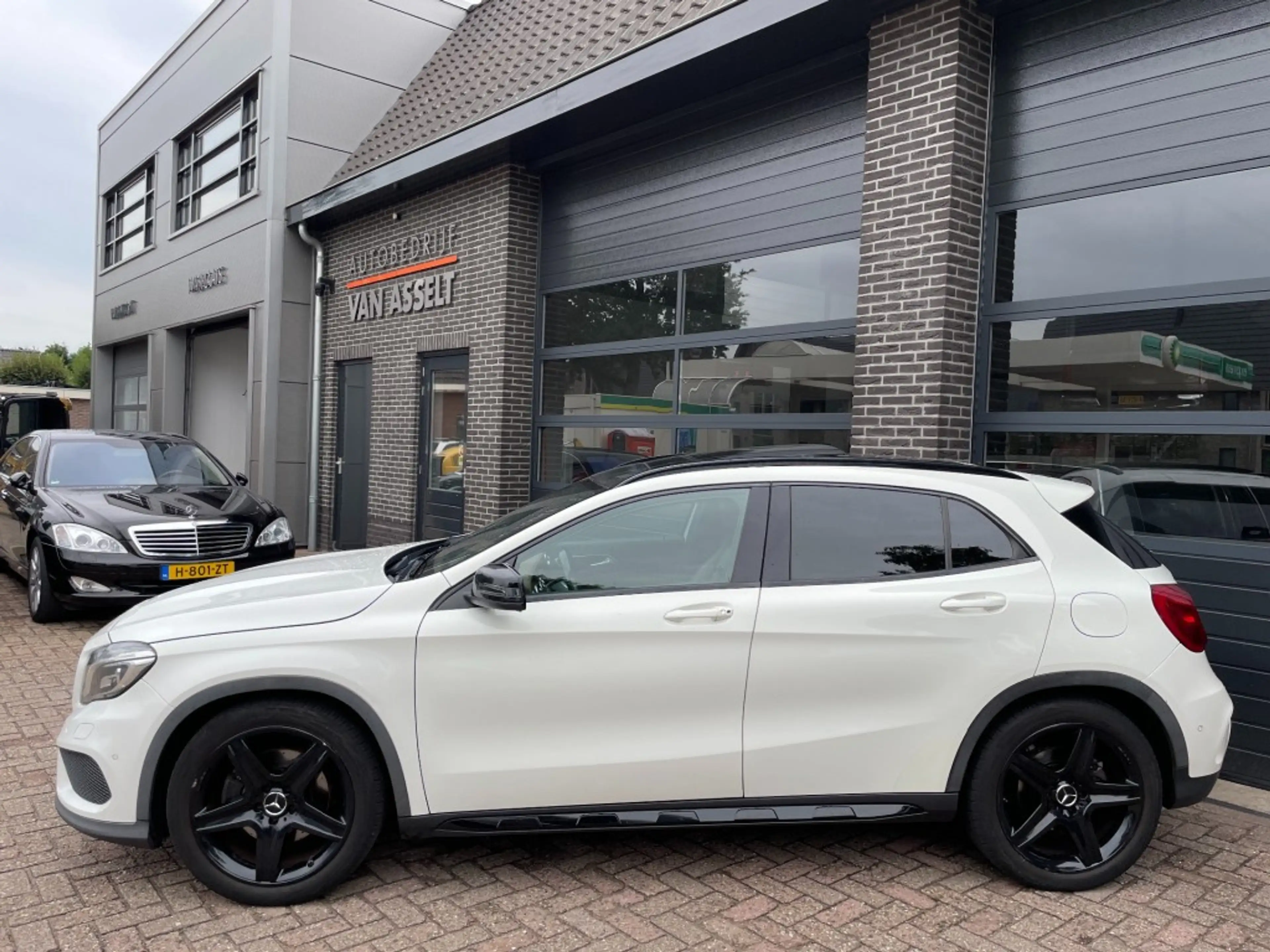 Mercedes-Benz GLA 250 250 4MATIC AMG EDITION 1 Panoramadak , Leer , Navi — photo 2