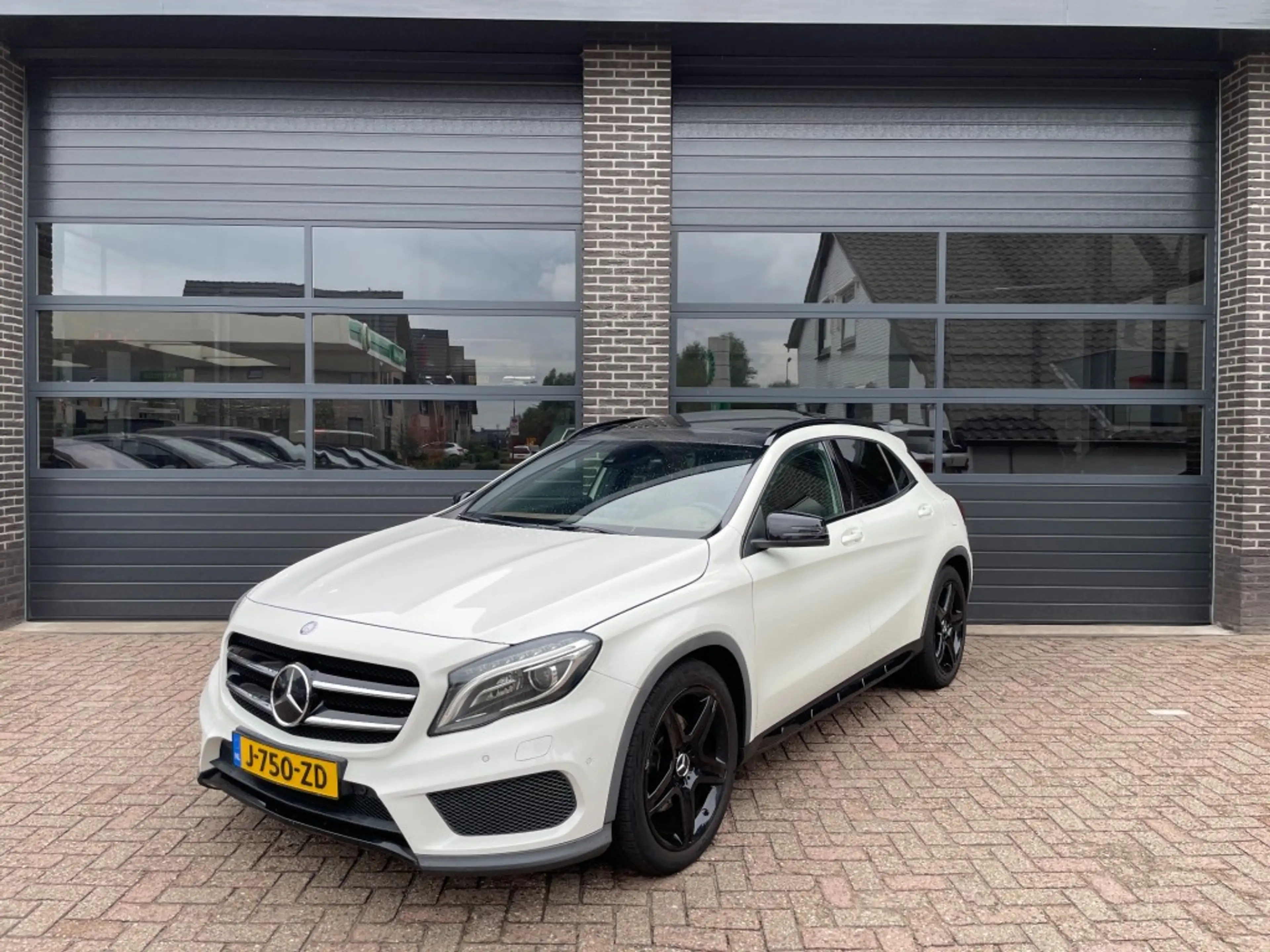 Mercedes-Benz GLA 250 250 4MATIC AMG EDITION 1 Panoramadak , Leer , Navi