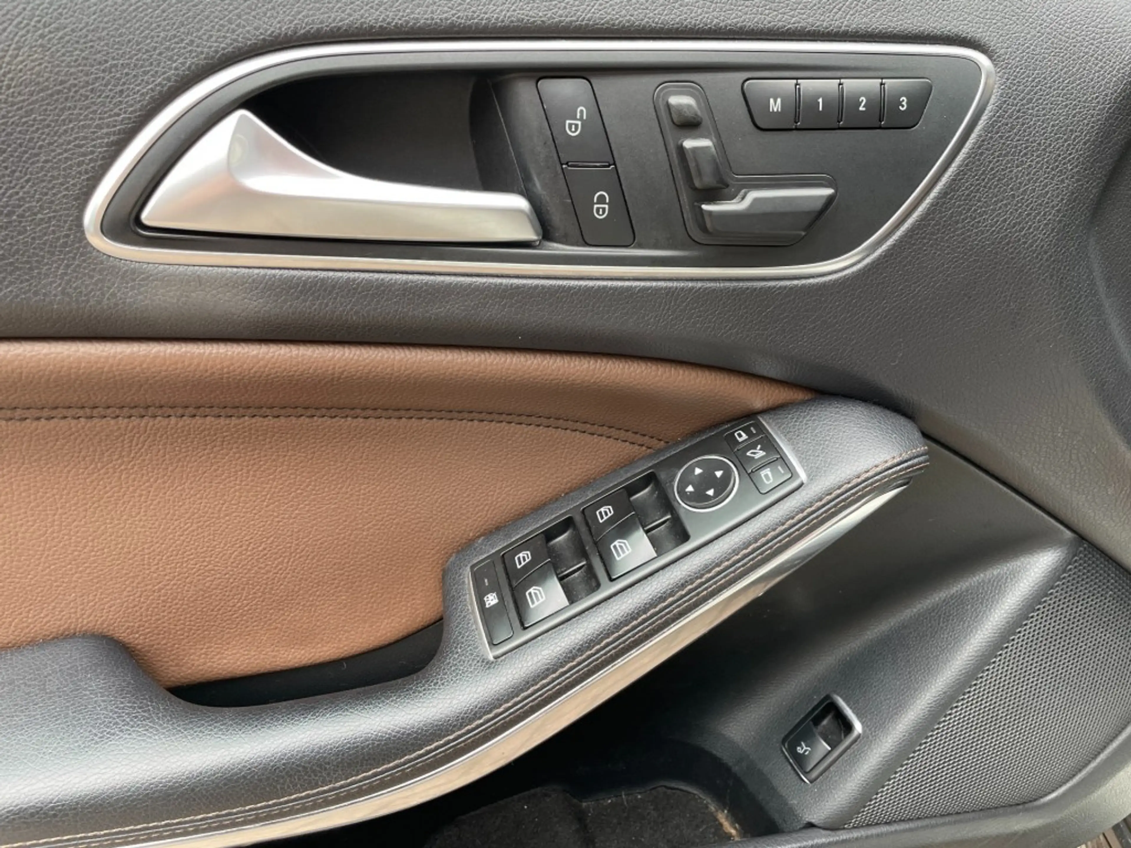 Mercedes-Benz GLA 250 250 4MATIC AMG EDITION 1 Panoramadak , Leer , Navi — photo 9