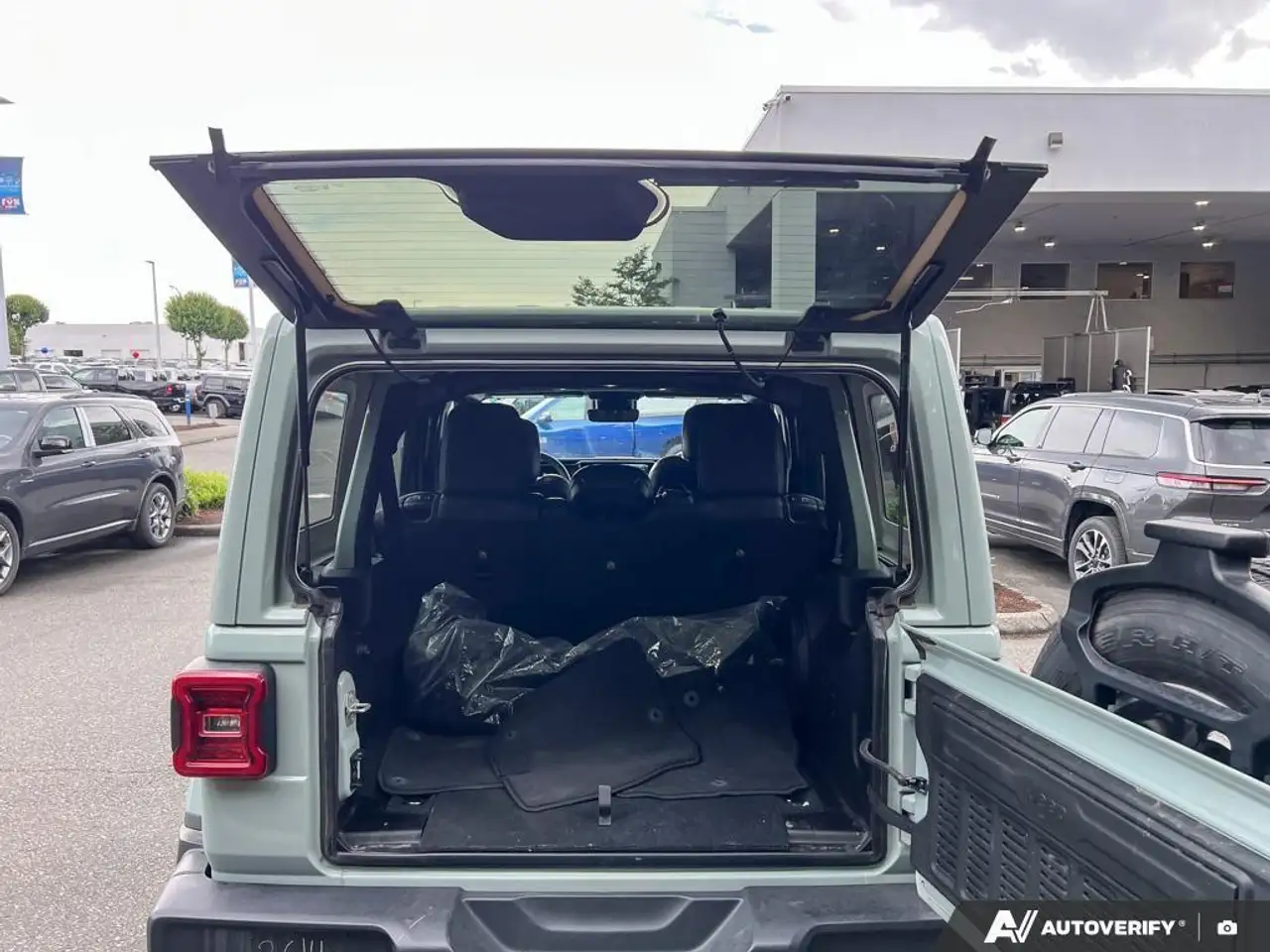 Jeep Wrangler снимка Jeep Wrangler