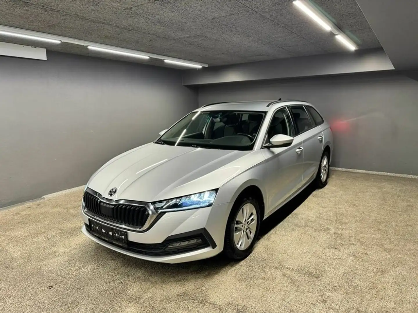Skoda Octavia Ambition 4x4 Silber - 1