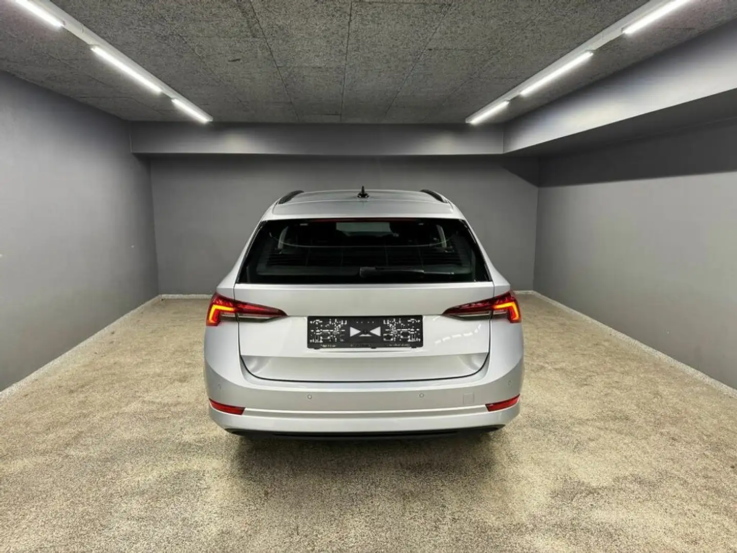 Skoda Octavia Ambition 4x4 Silber - 2