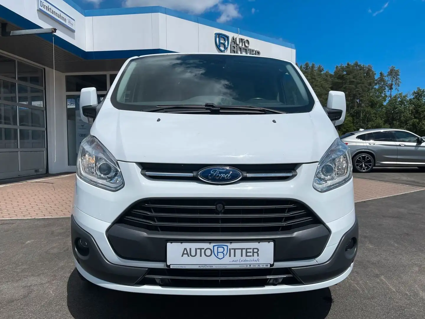Ford Tourneo Custom 2.0 TDCi Auto. 310 L2 Titanium Weiß - 2