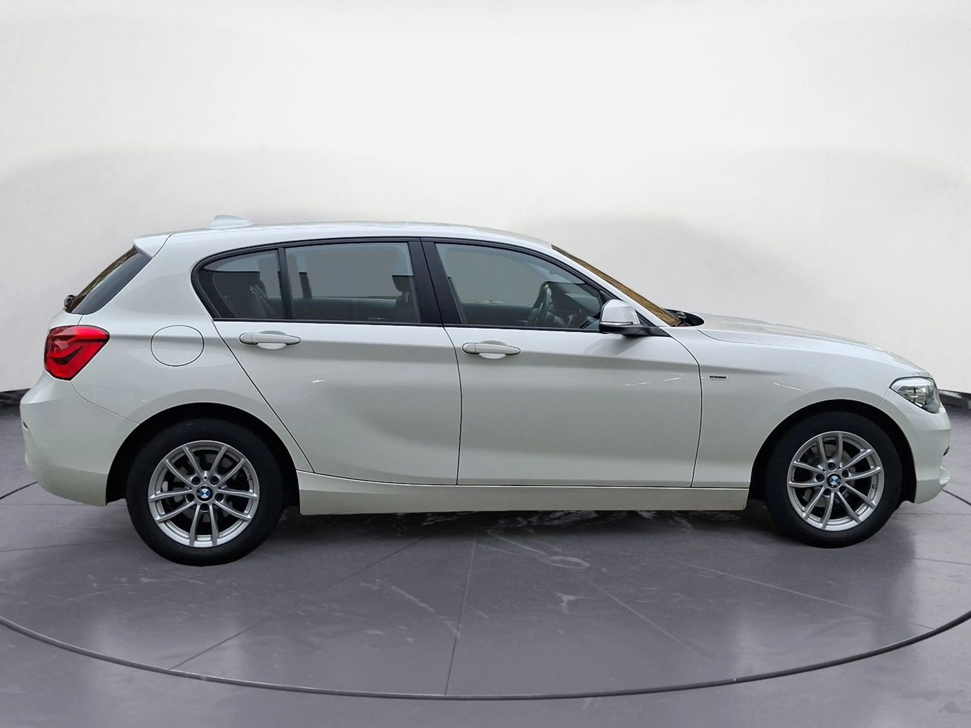 BMW 118 i Advantage Sportsitze LM PDC Sitzhzg. Vorn — photo 7