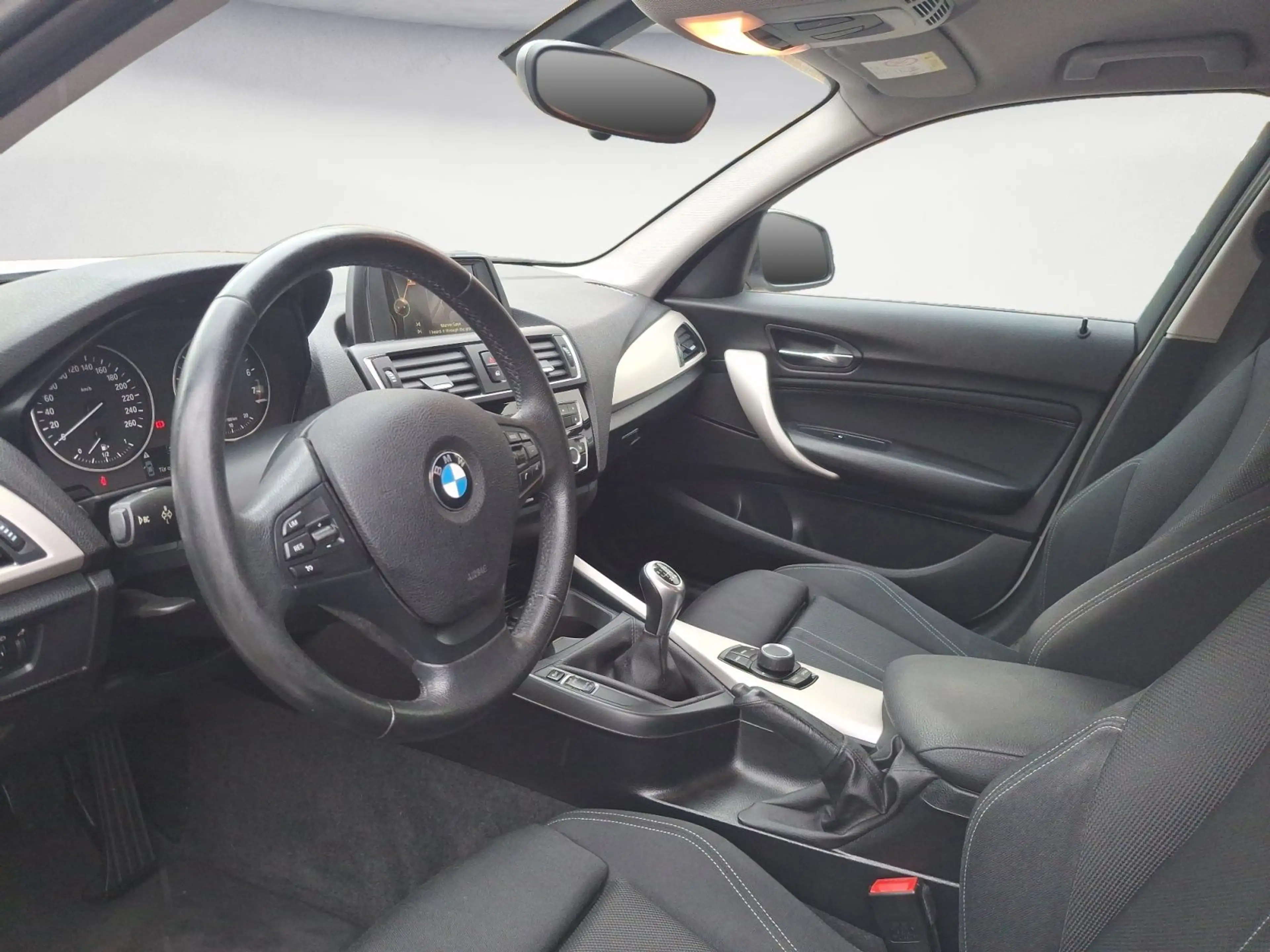 BMW 118 i Advantage Sportsitze LM PDC Sitzhzg. Vorn — photo 12