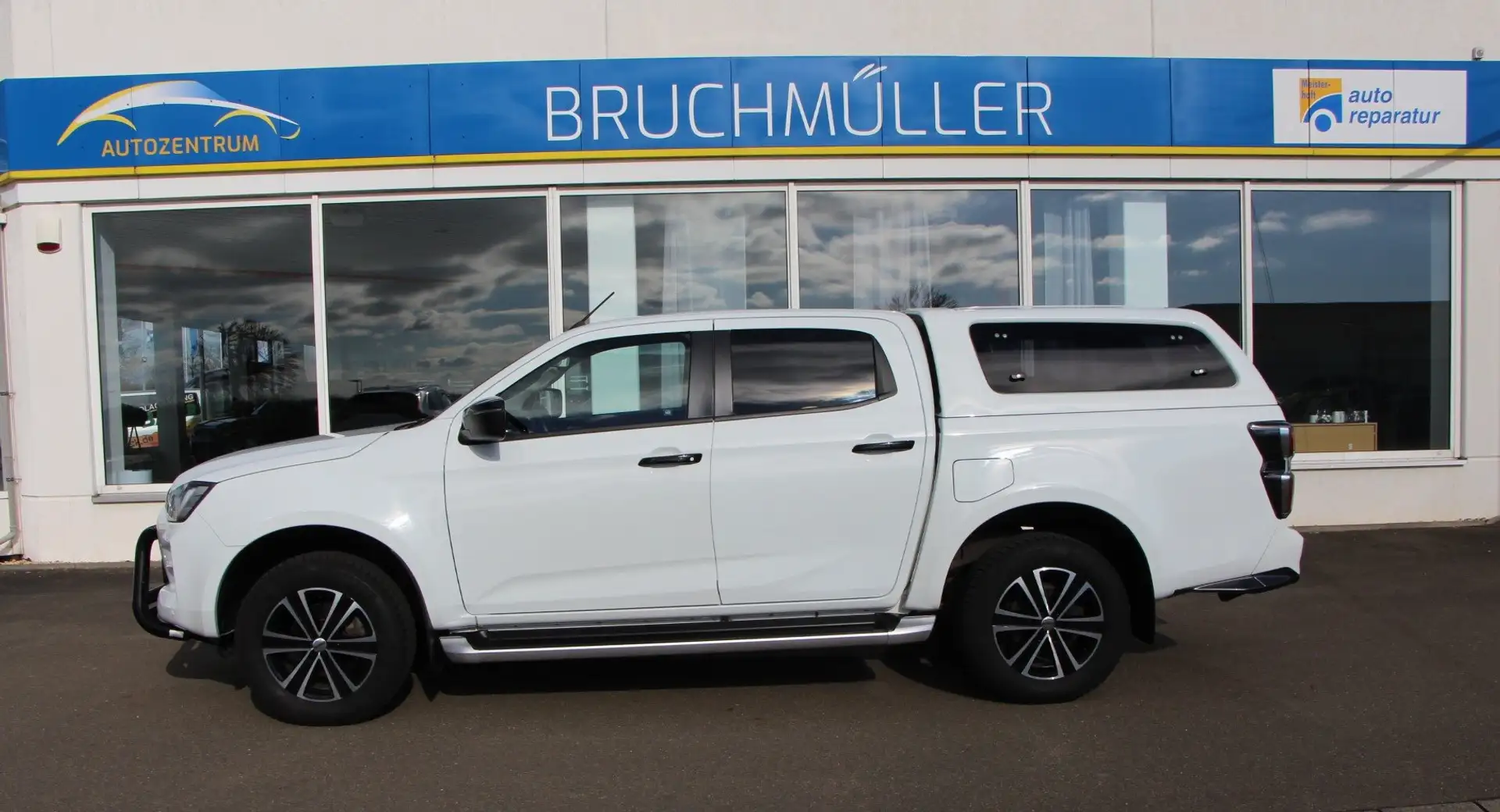Isuzu D-Max 4x4 Double Cab LSE AT AHK Standheiz Hardtop All in Blanc - 2