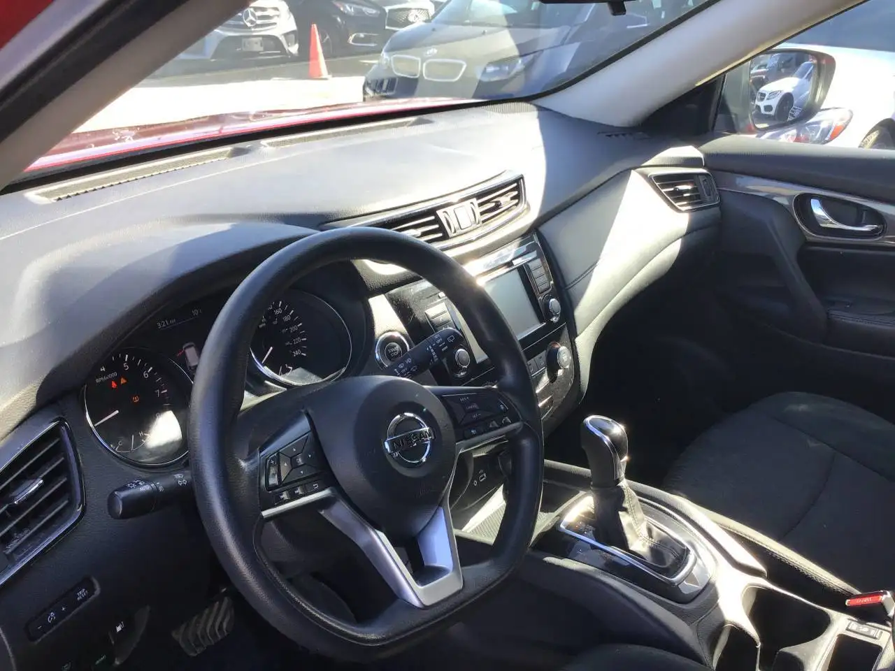 Nissan Rogue снимка Nissan Rogue