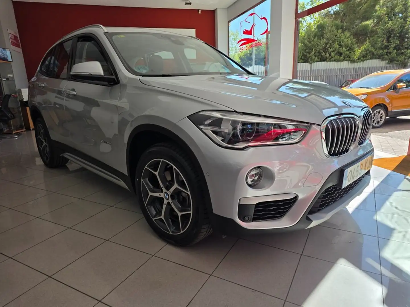 BMW X1 sDrive18i Gris - 1