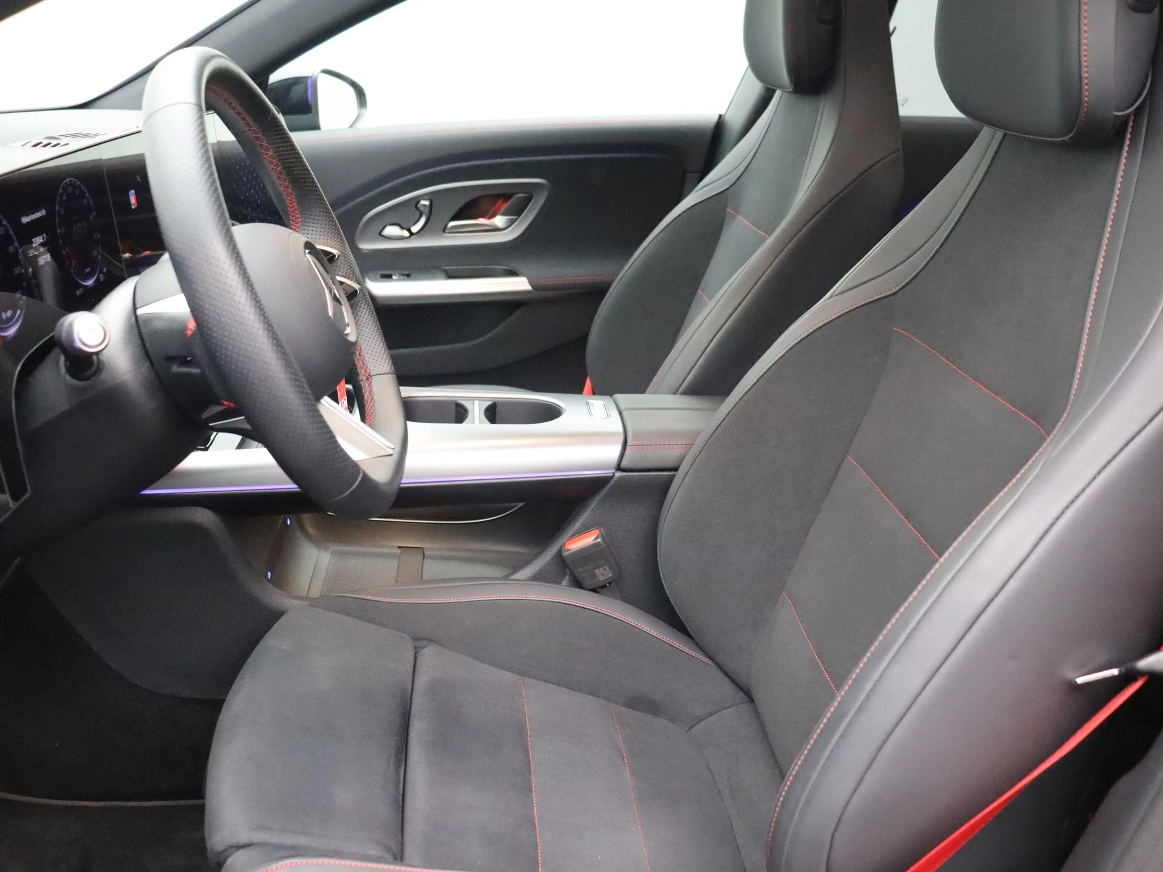 Mercedes-Benz CLA 250 250+ AMG Line — photo 10