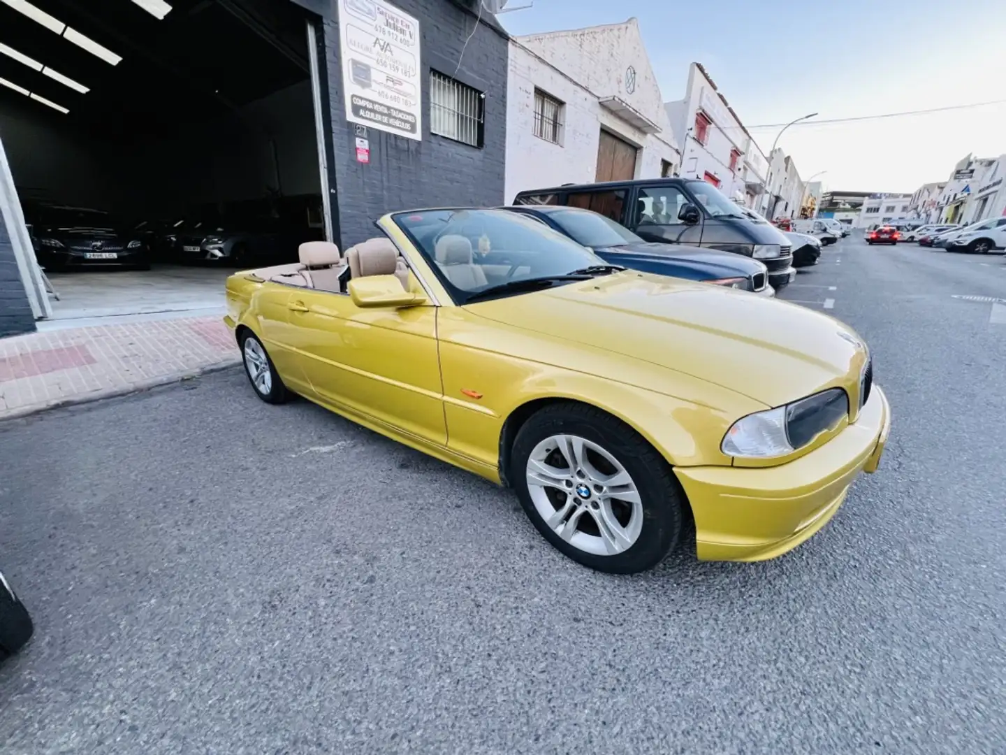 BMW 320 Ci Cabrio Geel - 1