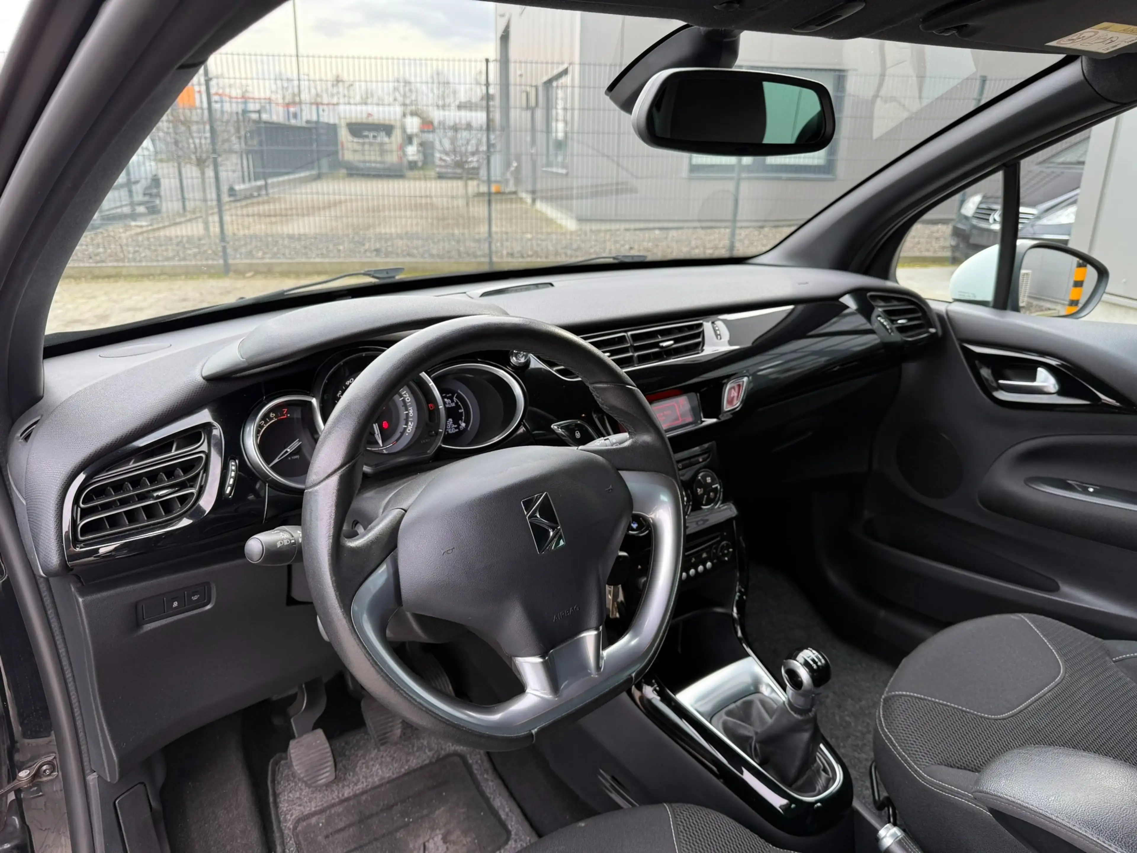 Citroen DS3 SoChic — photo 15