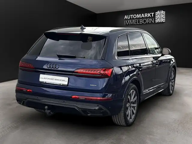 Audi Q7 view 10