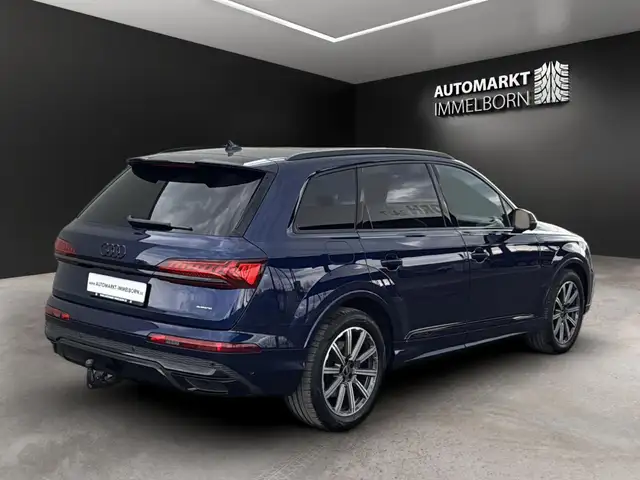 Audi Q7 view 6
