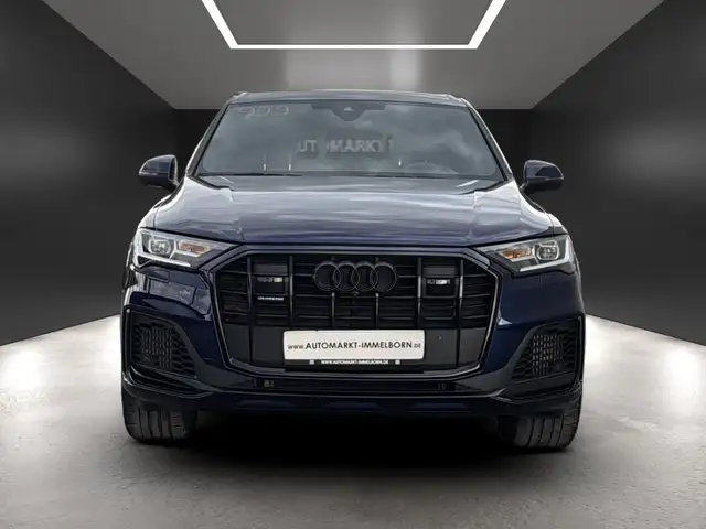 Audi Q7 view 8
