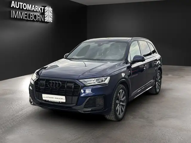 Audi Q7 view 3