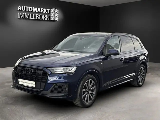 Audi Q7 view 4