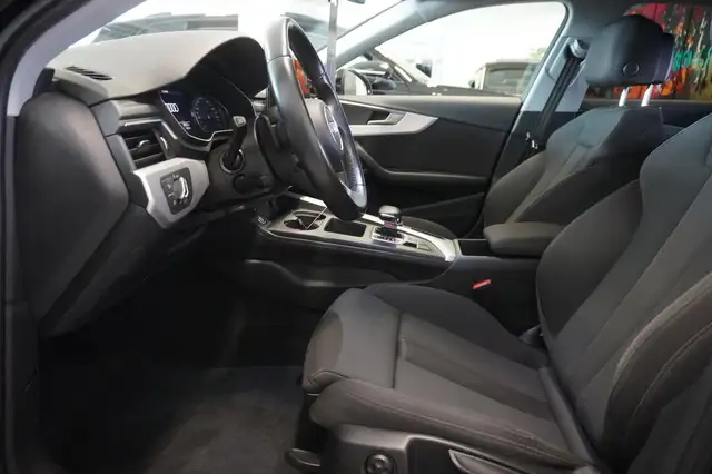 Audi A4 Avant view 8