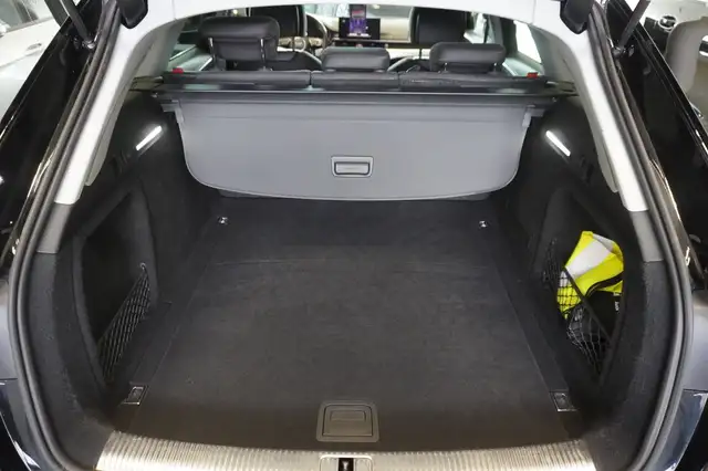 Audi A4 Avant view 10