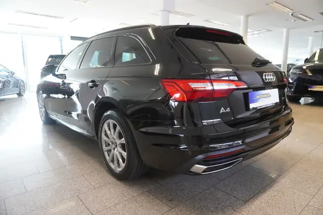 Audi A4 Avant view 4