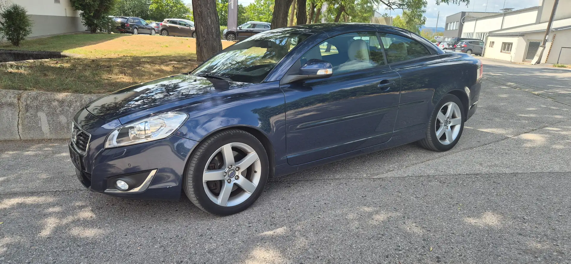 Volvo C70 D3 Summum Aut. Blau - 1