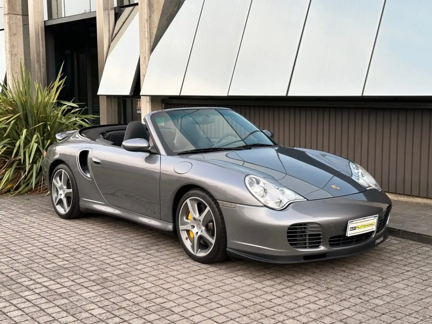 Porsche 996 Turbo Cabrio * X50 450 CV * PCCB * ASI * Grijs - 1