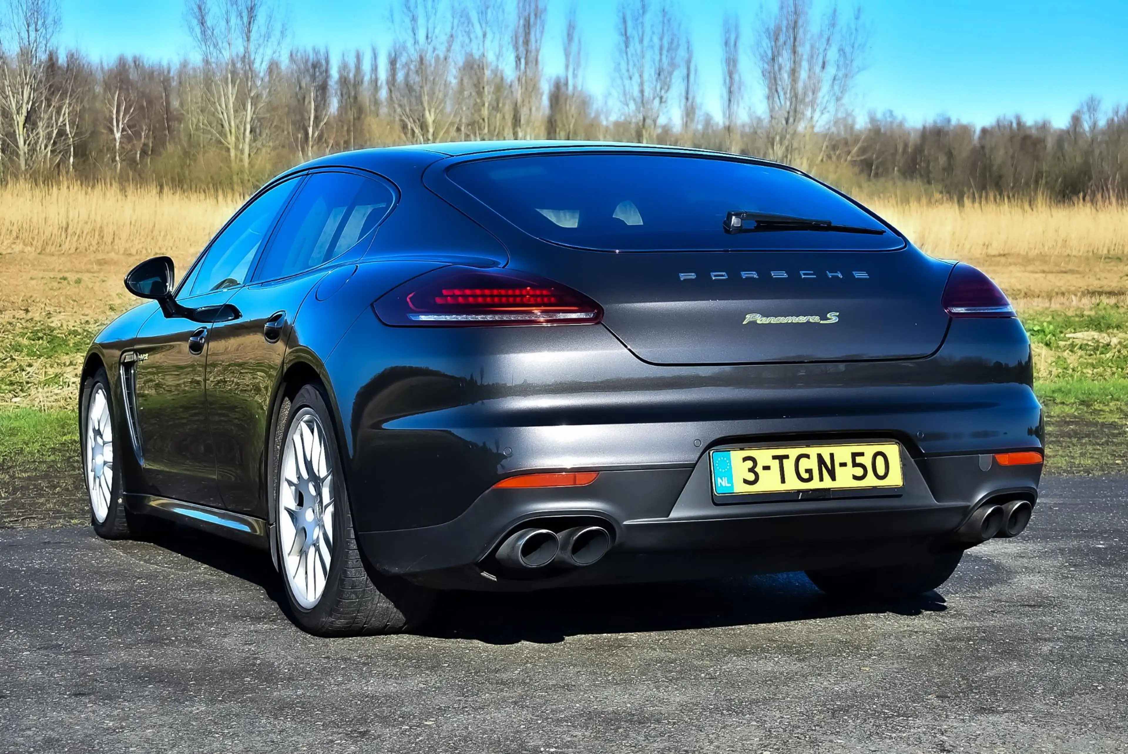 Porsche Panamera 3.0 S E-Hybrid € 26.000 in options — photo 12