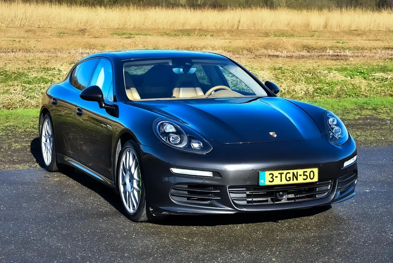 2014 Porsche Panamera 3.0 S E-Hybrid € 26.000 in options, photograph 3