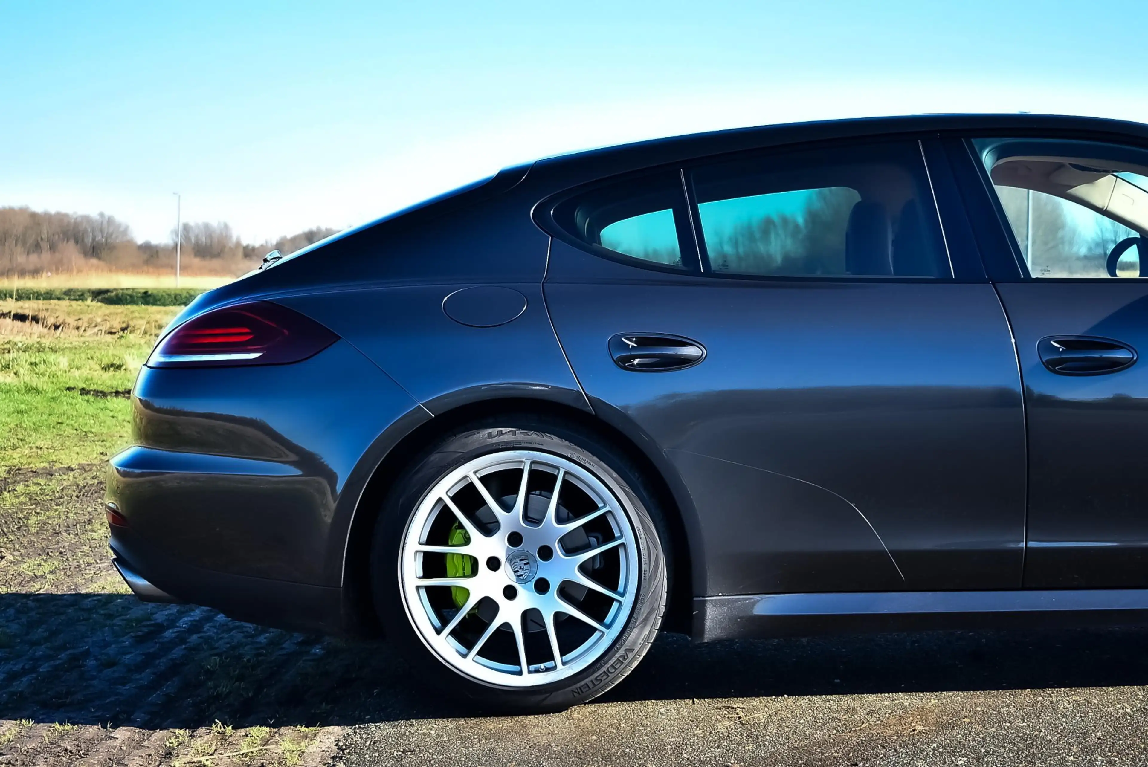 Porsche Panamera 3.0 S E-Hybrid € 26.000 in options — photo 9