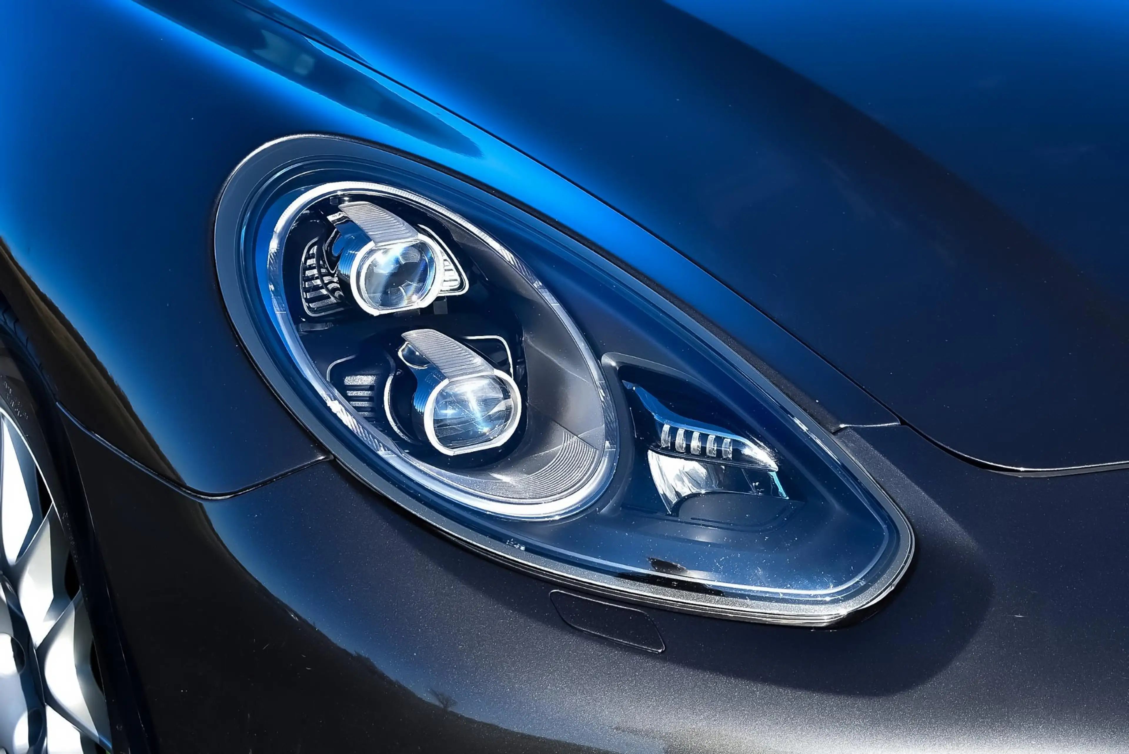 Porsche Panamera 3.0 S E-Hybrid € 26.000 in options — photo 7
