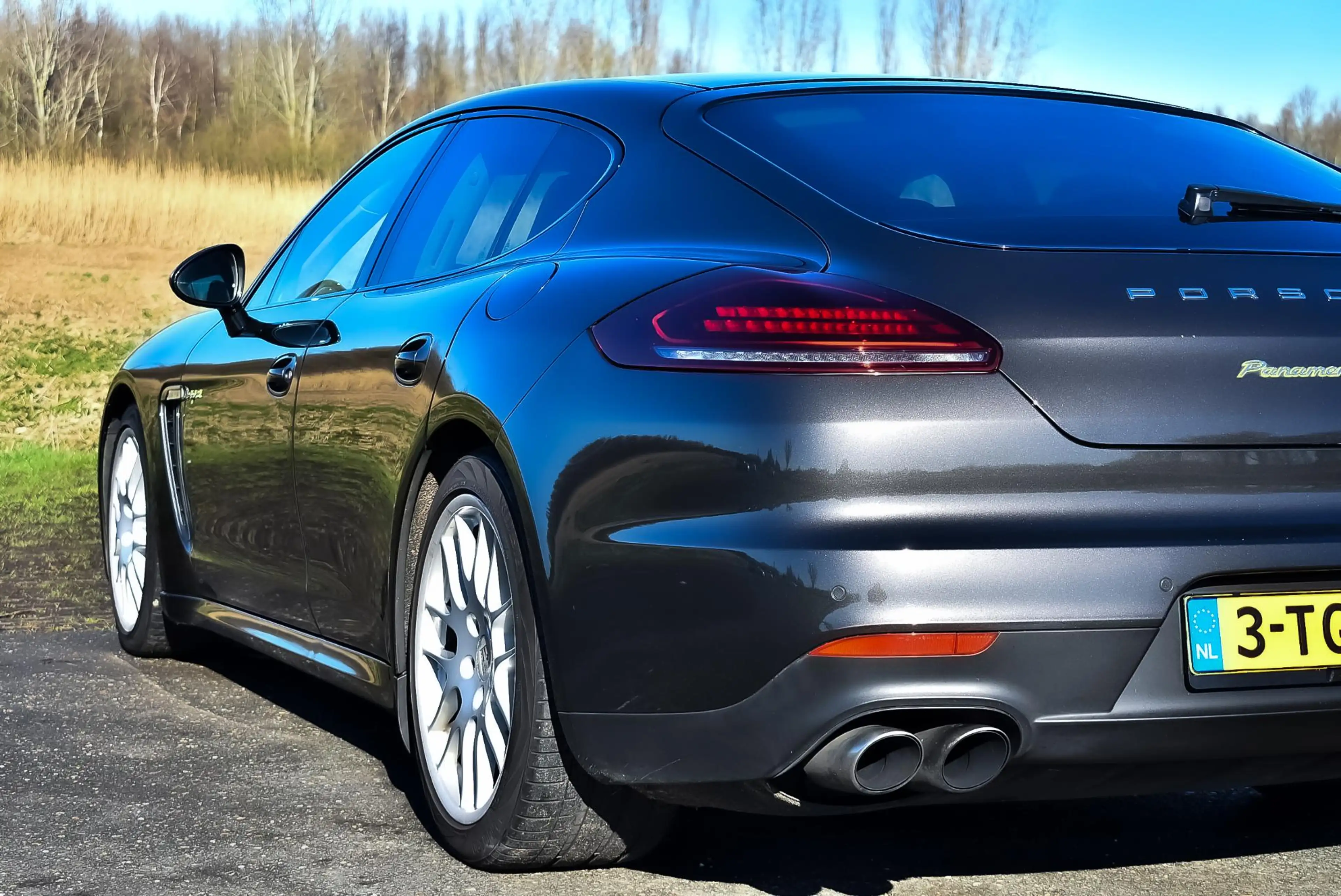 Porsche Panamera 3.0 S E-Hybrid € 26.000 in options — photo 15